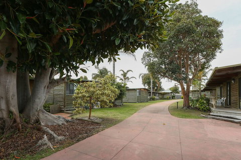 Lazy Acre Log Cabins - Events Australia 4