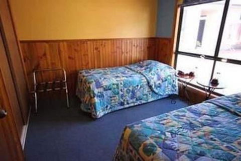 Bicheno's A Plus Apartments - Events Australia 3