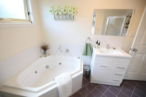 One Tree Bed & Breakfast - Events Australia 4