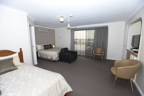 Martin Fields Beach Retreat - Events Australia 6