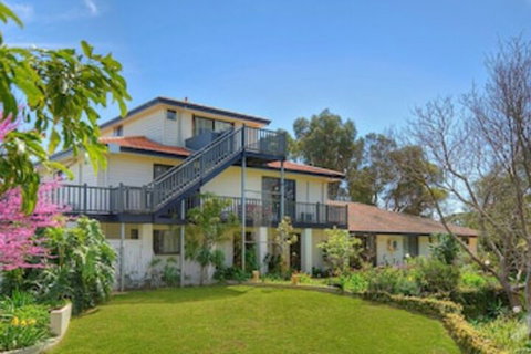 Martin Fields Beach Retreat - Events Australia 0