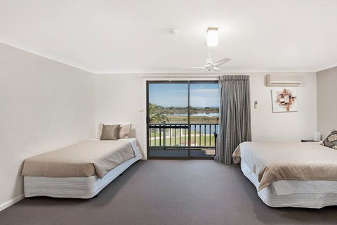 Martin Fields Beach Retreat - Events Australia 5