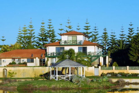 Martin Fields Beach Retreat - Events Australia 1