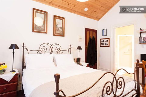 Stones Throw Cottage Bed & Breakfast - Tourism Bookings 2