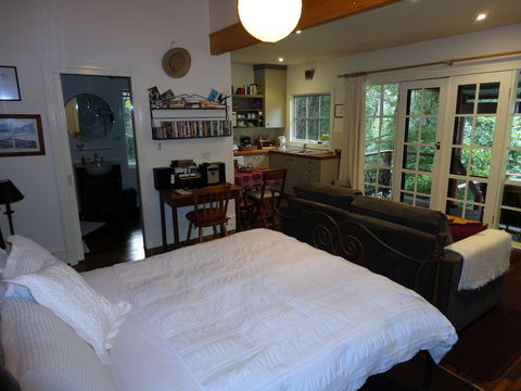 Stones Throw Cottage Bed & Breakfast - Tourism Bookings 1