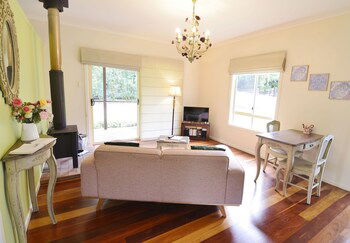 Apple Tree Cottage & Studio - Tourism Bookings 6