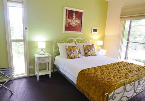 Apple Tree Cottage & Studio - Tourism Bookings 3