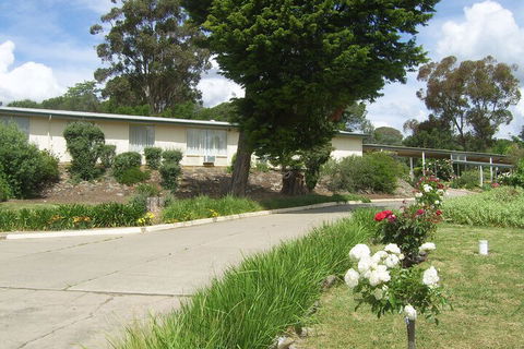 Golden Chain Garden Motor Inn - Tourism Bookings 3