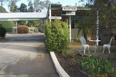 Golden Chain Garden Motor Inn - Tourism Bookings 2