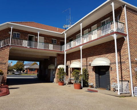 Golden Age Motor Inn Queanbeyan - Tourism Bookings 3