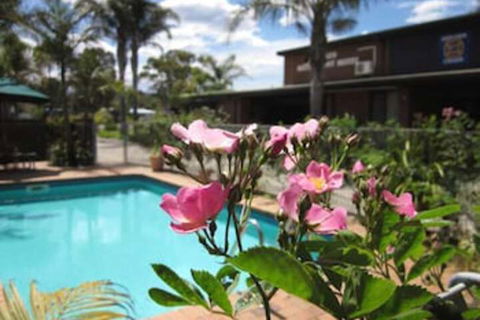 Lakes Waterfront Motel & Holiday Cottages - Accommodation Europe 2