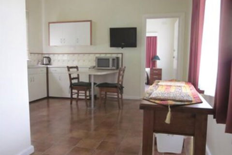 Lakes Waterfront Motel & Holiday Cottages - Accommodation Europe 6