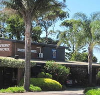 Lakes Waterfront Motel  Holiday Cottages - Accommodation Europe