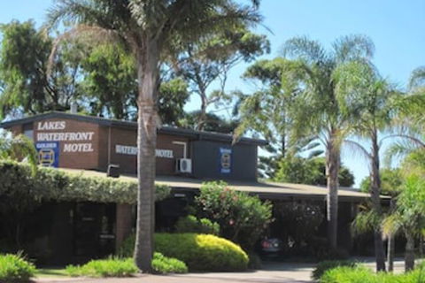 Lakes Waterfront Motel & Holiday Cottages - Accommodation Europe 0