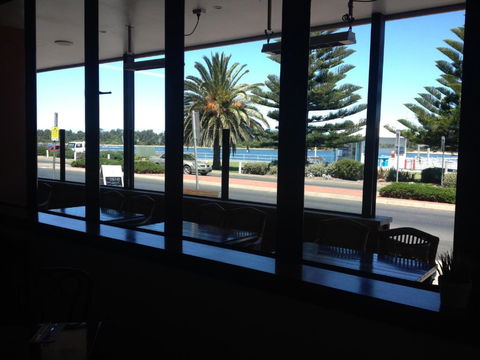 The Central Hotel Motel Lakes Entrance - Accommodation Europe 5