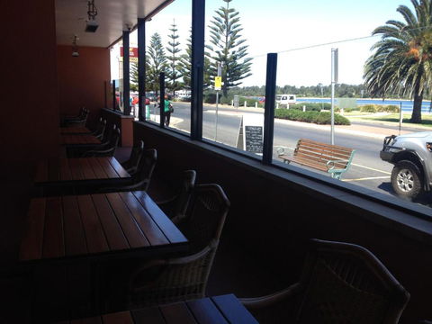 The Central Hotel Motel Lakes Entrance - Accommodation Europe 6