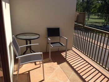 Emerald Executive Apartments - Tourism Bookings 5