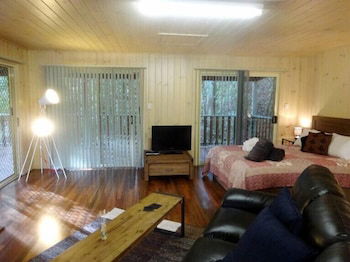 Treetops Accommodation Montville - Tourism Bookings 2