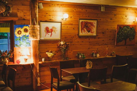 Gundaroo Colonial Inn - Tourism Bookings 6