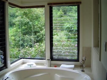 Montagues Of Montville - Events Australia 5