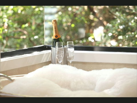 Montagues Of Montville - Events Australia 6