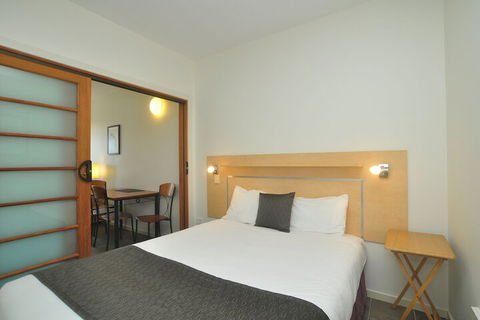 Lennox Holiday Apartments - Events Australia 5