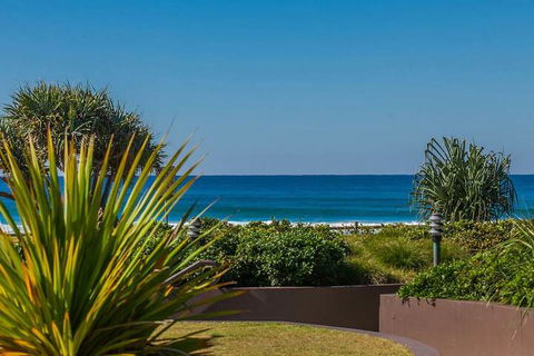 Lennox Holiday Apartments - Events Australia 6