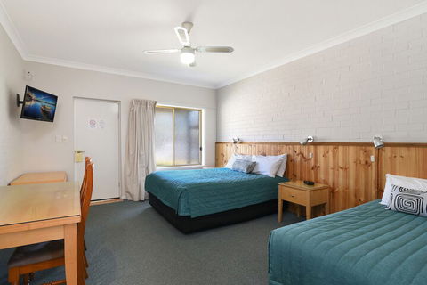 Catalina Motel Lake Macquarie - Tourism Bookings 6