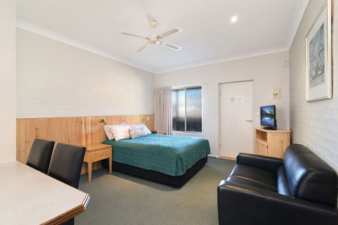 Catalina Motel Lake Macquarie - Tourism Bookings 3
