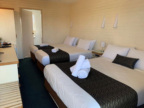 Crest Motor Inn - Tourism Bookings 5