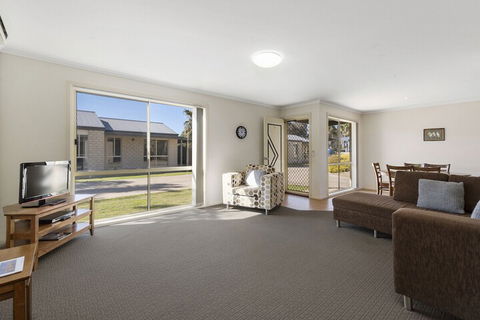 Kennedy Holiday Resort - Accommodation Europe 7