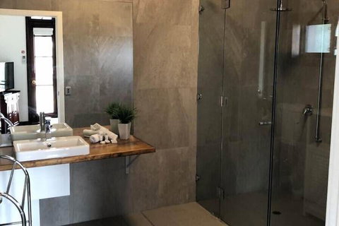 Fairway Manor Accommodation - Events Australia 4