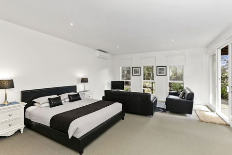 Anchors Beach House - Events Australia 3