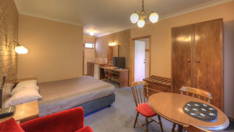 Barrass's John Bright Motor Inn - Events Australia 3