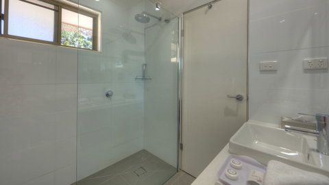 Barrass's John Bright Motor Inn - Events Australia 5