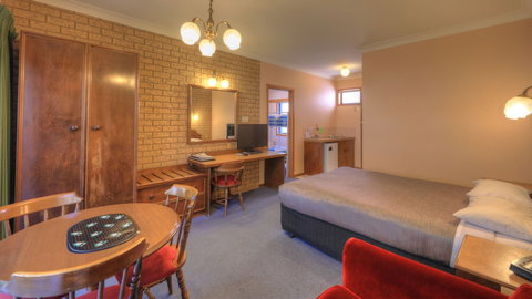 Barrass's John Bright Motor Inn - Events Australia 4