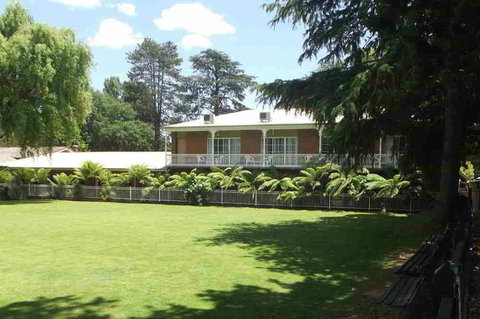 Barrass's John Bright Motor Inn - Events Australia 0