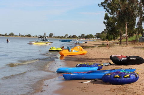 Lake Boga Waterfront Holiday House - Events Australia 3