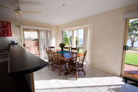 Lake Boga Waterfront Holiday House - Events Australia 1