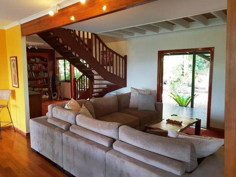 305 Montville - Tourism Bookings 6