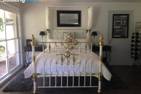 Whispers At Cedar Grove - Events Australia 3