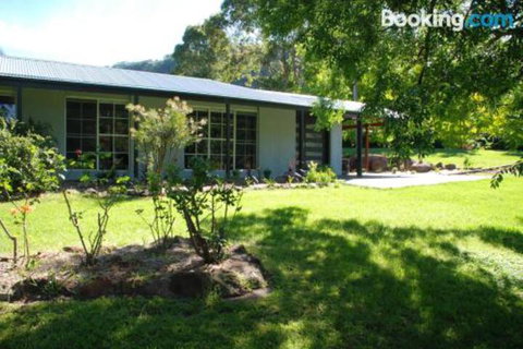 Whispers At Cedar Grove - Events Australia 6