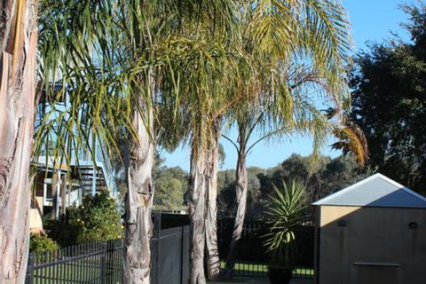 Elinike Guest Cottages - Events Australia 6