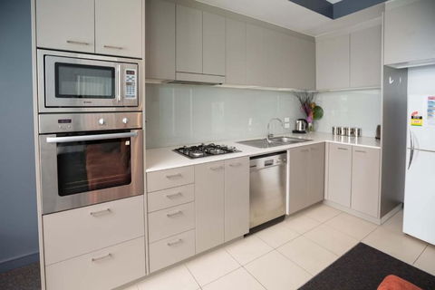 Honeysuckle Executive Suites - Accommodation Europe 4