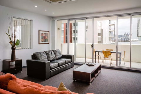 Honeysuckle Executive Suites - Accommodation Europe 3