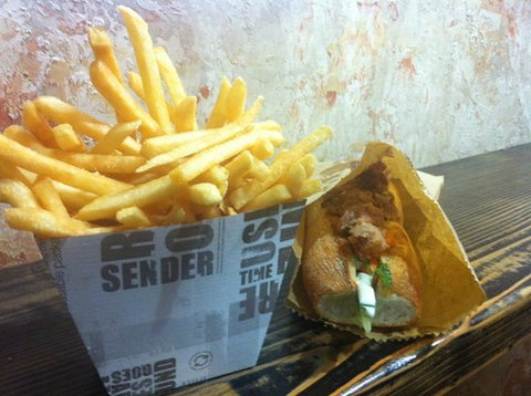 Mr Crackles - Accommodation Europe 0