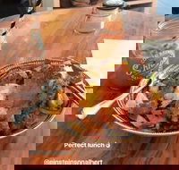 Einstein's on Albert - Tourism Bookings