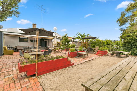 Archies Couch - Events Australia 0