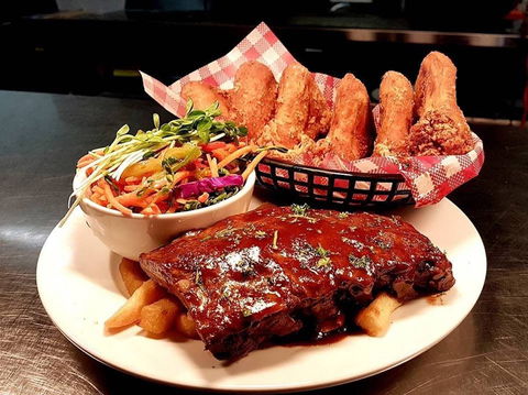 Iron Horse Inn - Warners Bay - Events Australia 0