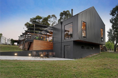 Cannibal Creek Vineyard - Accommodation Europe 0
